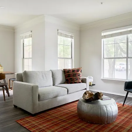 Artsy South Congress Suites By Sonder